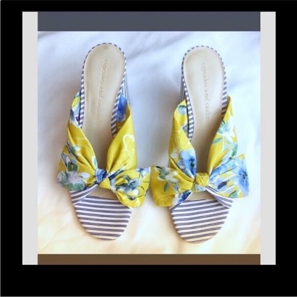 CUPCAKES AND CASHMERE FLORAL MULES.  NEW IN BOX - Picture 5 of 8